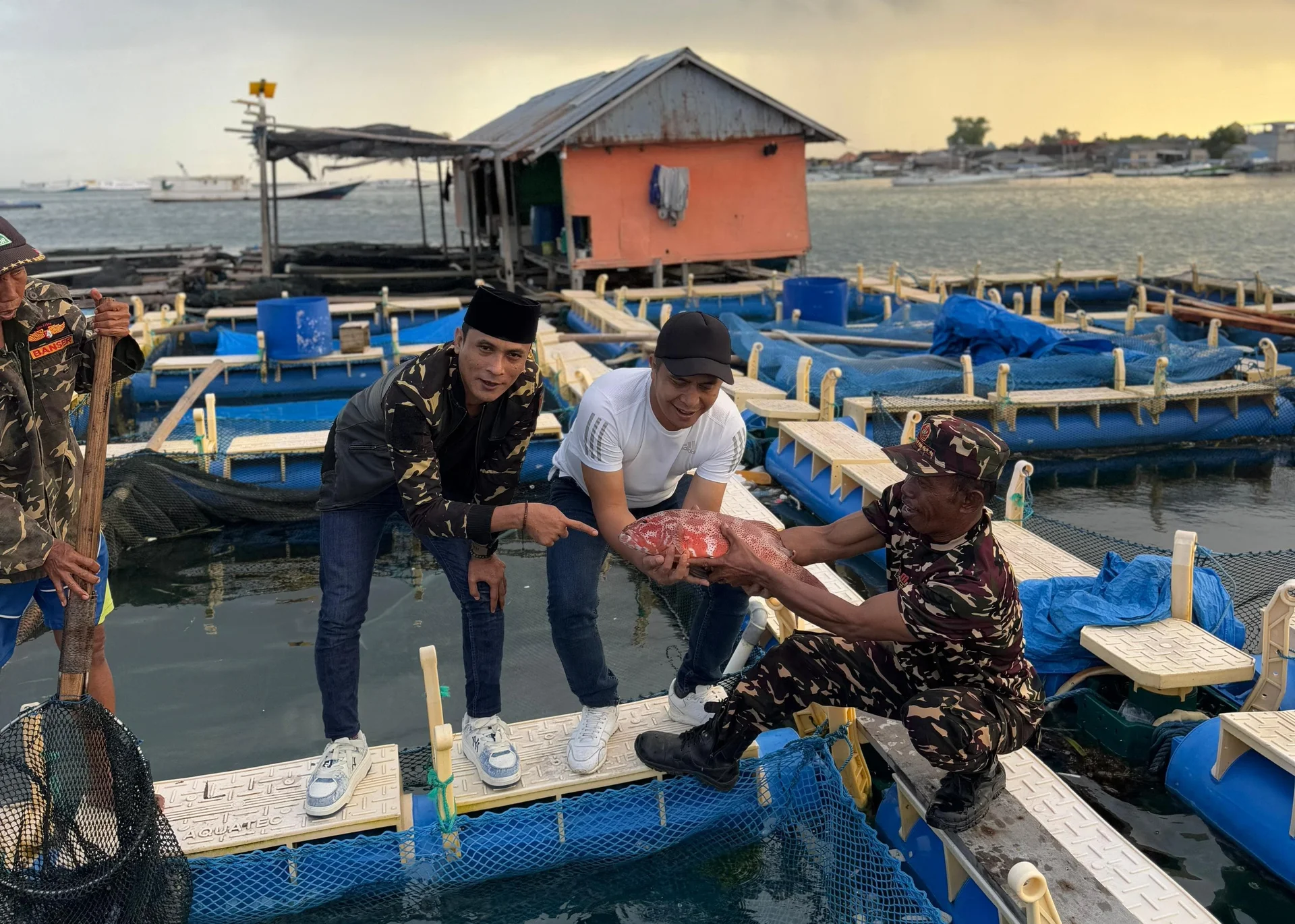Menghadapi berbagai persepsi di ruang publik, Gus Musaffa menegaskan pentingnya melihat organisasi melalui rekam jejak pengabdian, bukan sekadar narasi yang berkembang.