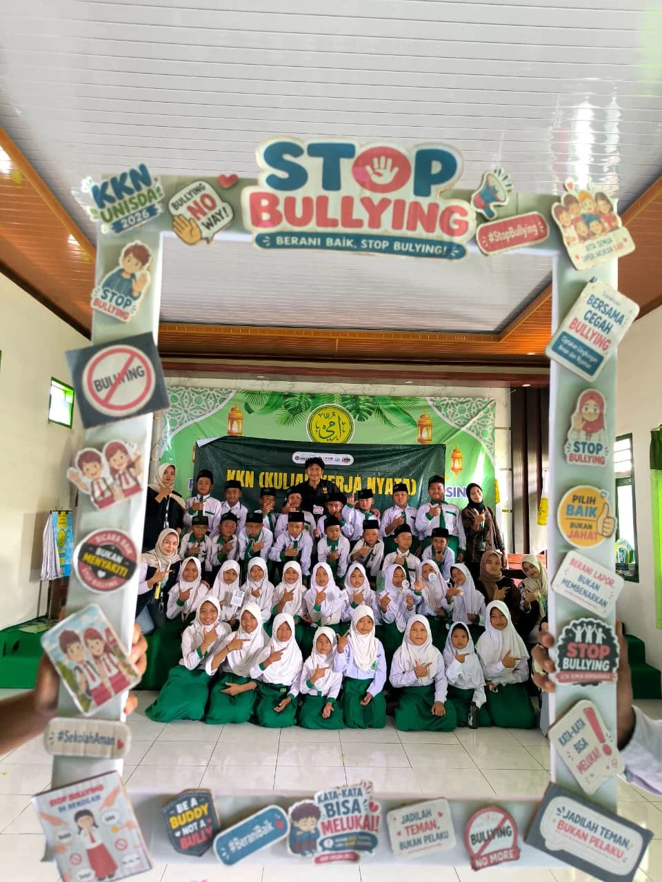 Safari Edukasi Anti-Perundungan mahasiswa KKN Unisda di Desa Garung, Lamongan