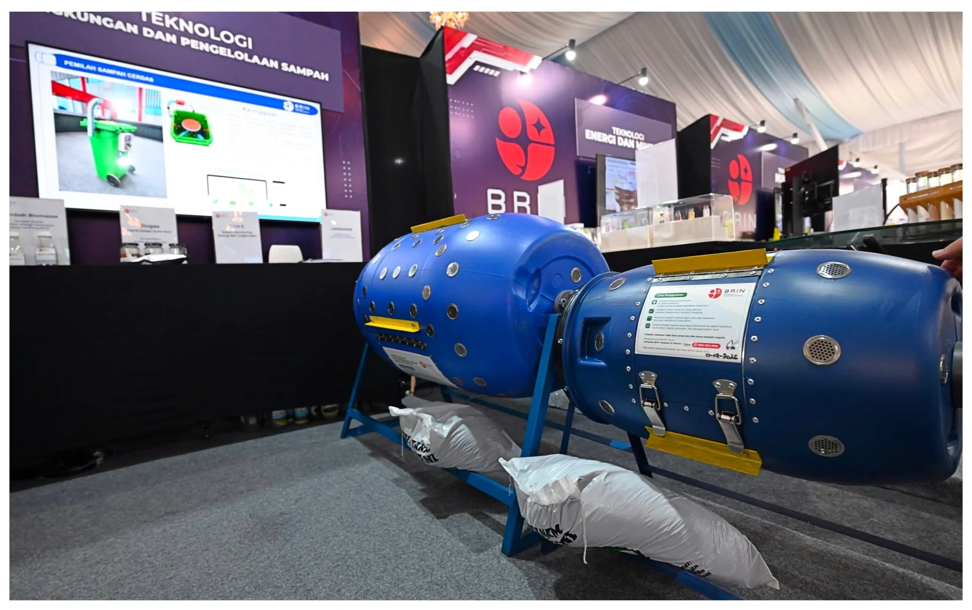 Inovasi teknologi pengolahan sampah karya BRIN ditampilkan dalam pameran riset strategis untuk mendukung solusi lingkungan berkelanjutan.