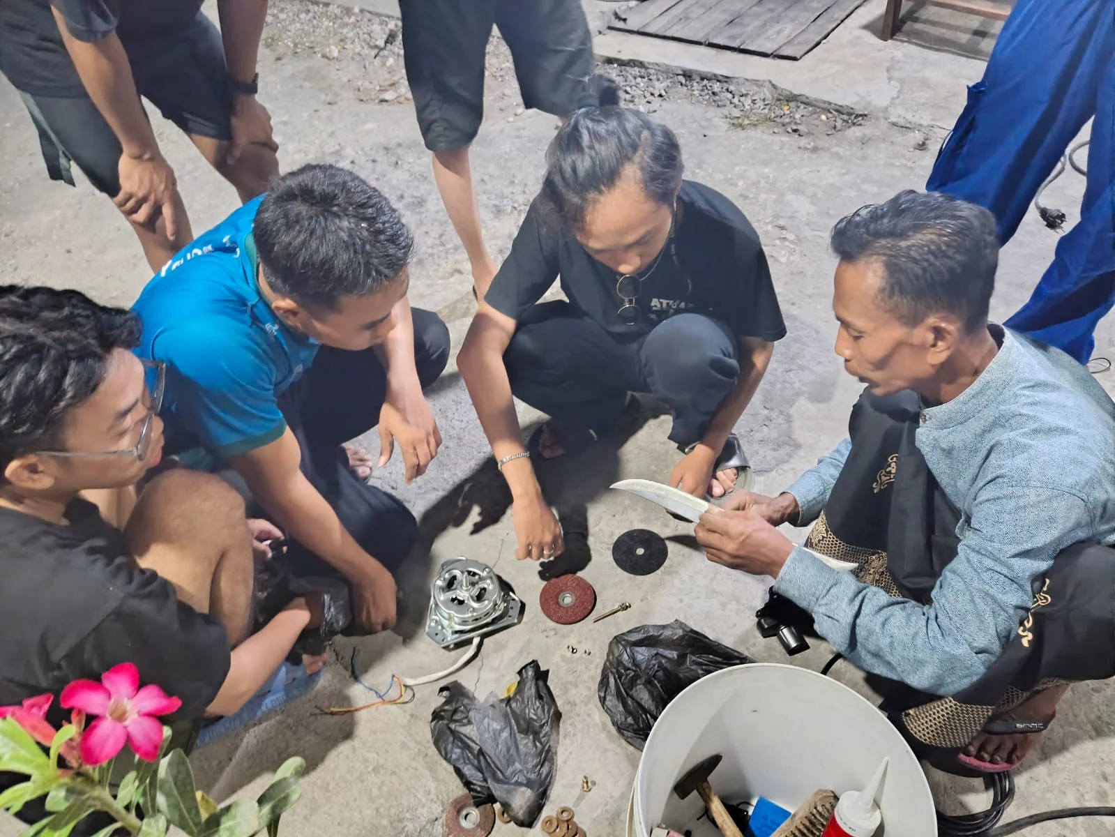 Proses pembuatan alat pngolahan sampah organik