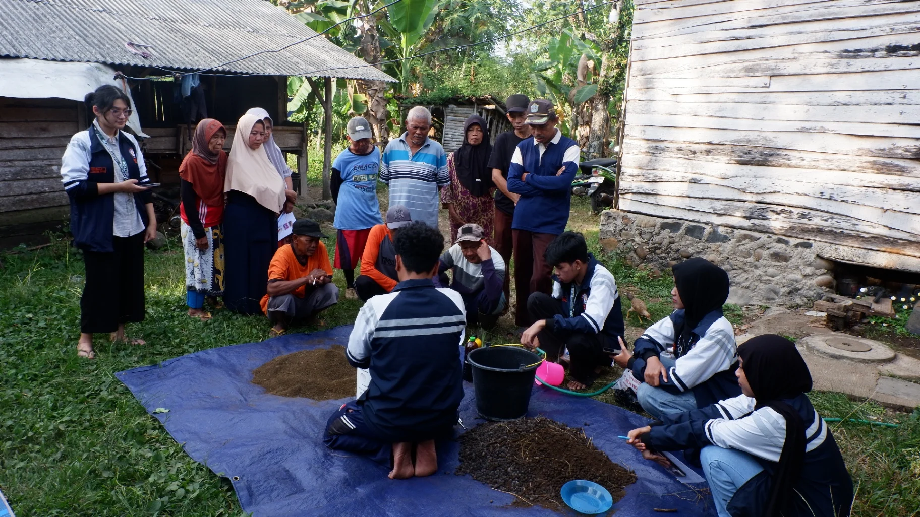 Pupuk Organik dari Kotoran Hewan dan Alat Pencacah Sederhana