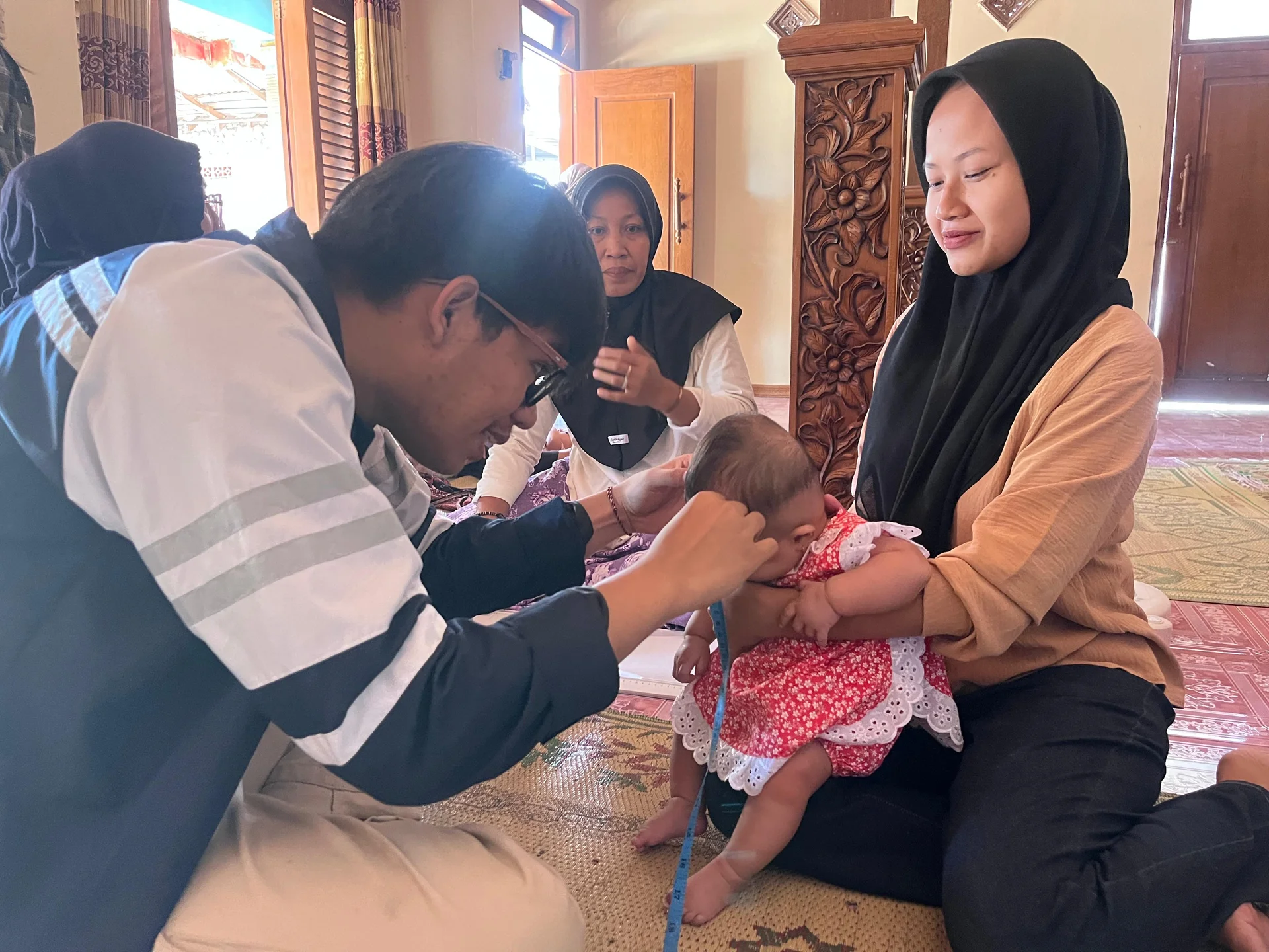 Pendampingan Kegiatan Posyandu sebagai Bentuk Kontribusi Mahasiswa KKN di Dukuh Gejugan
