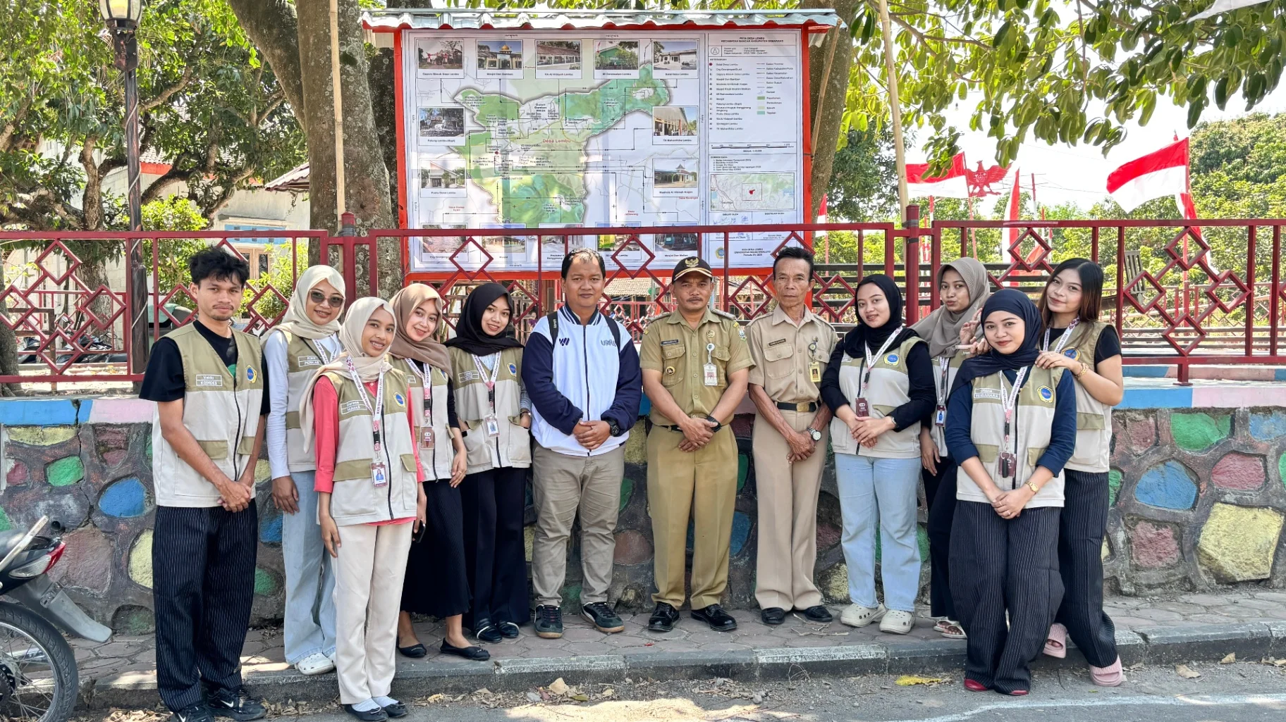 Kelompok 6 KKN UNW Wujudkan Peta Desa dan Plang Batas Dusun untuk Permudah Akses Informasi Wilayah di Desa Lembu