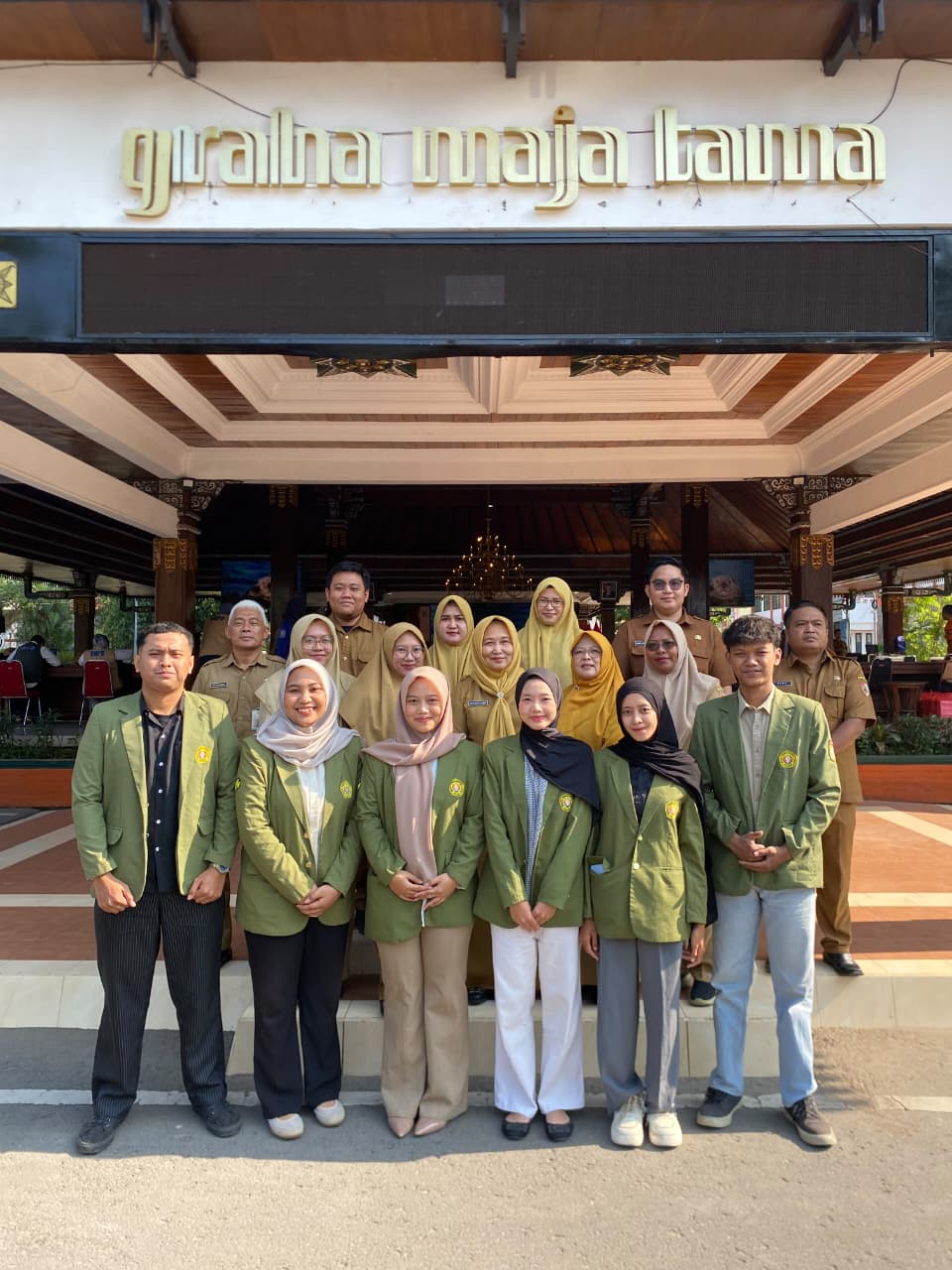 Mahasiswa Magang Berdampak bersama pegawai Bagian Organisasi Sekretariat Daerah Kabupaten Mojokerto.