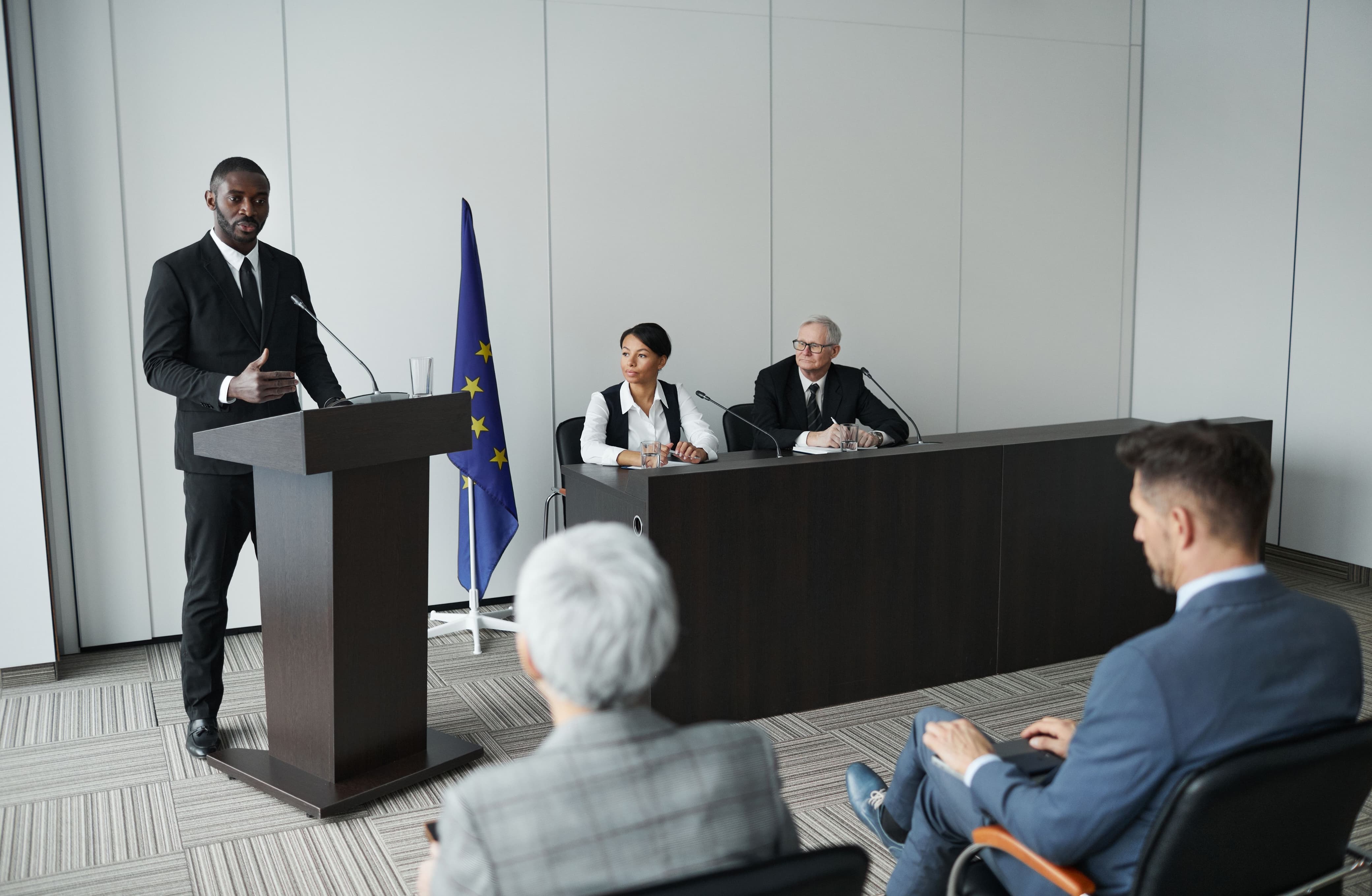Sering Gugup Saat Public Speaking? Coba Lakukan 5 Persiapan Ini
