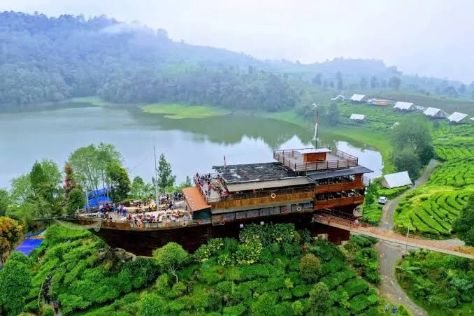 Pinisi Resto di Bandung