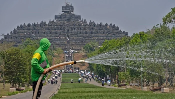 Potret stupa induk Candi Borobudur yang sedang dipugar pada 5 Oktober 2026