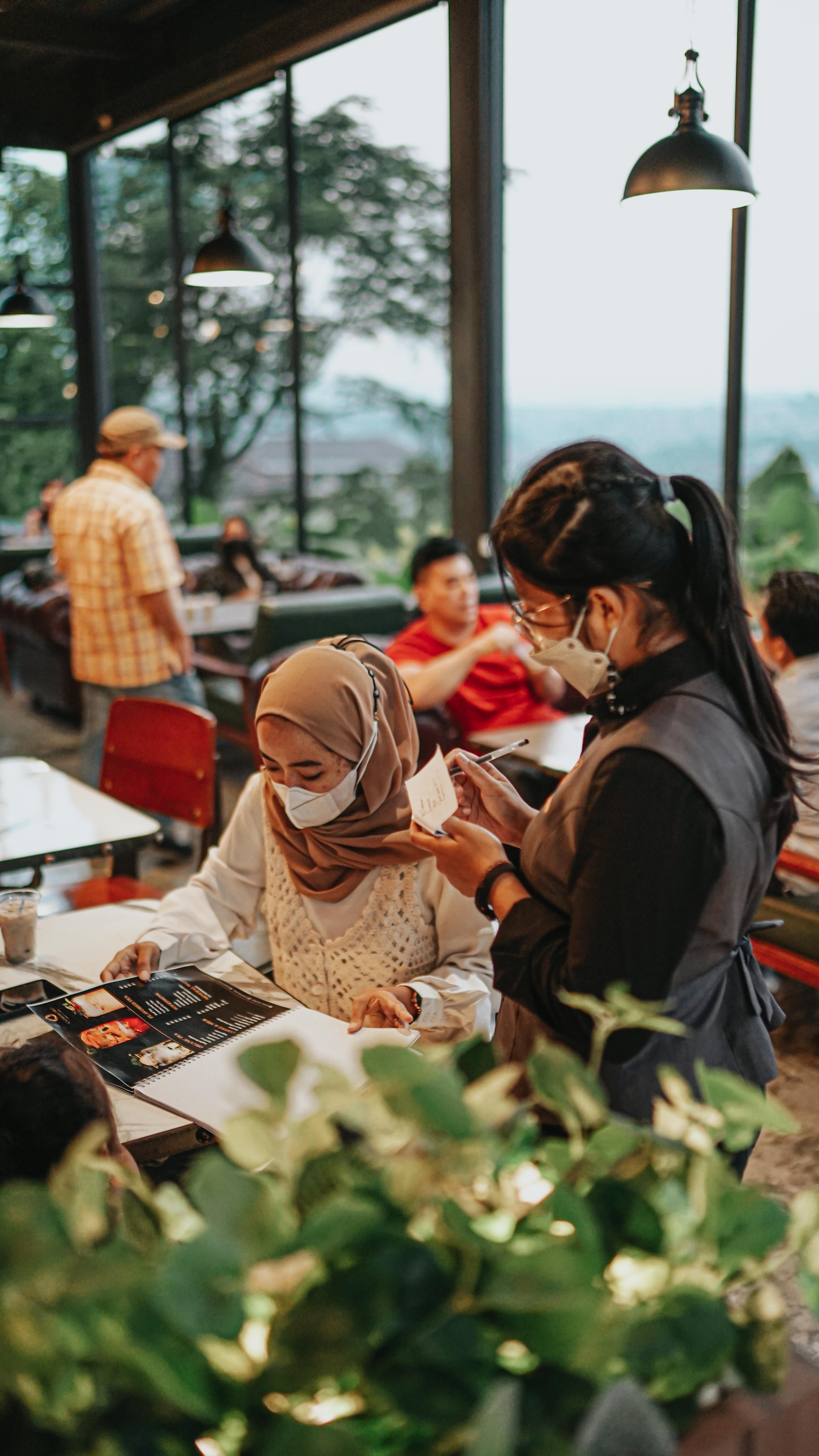 Kenapa Kita Beli Barang yang Awalnya Tidak Dibutuhkan? Ini Faktor yang Memengaruhi Keputusan Pembelian