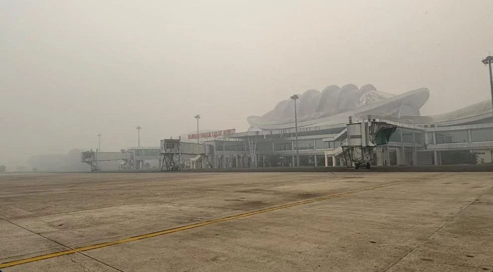 Bandar udara terdampak asap kebakaran hutan dan lahan