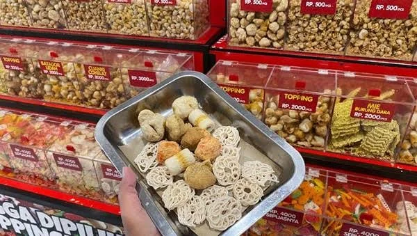Kerupuk sebagai toping Seblak