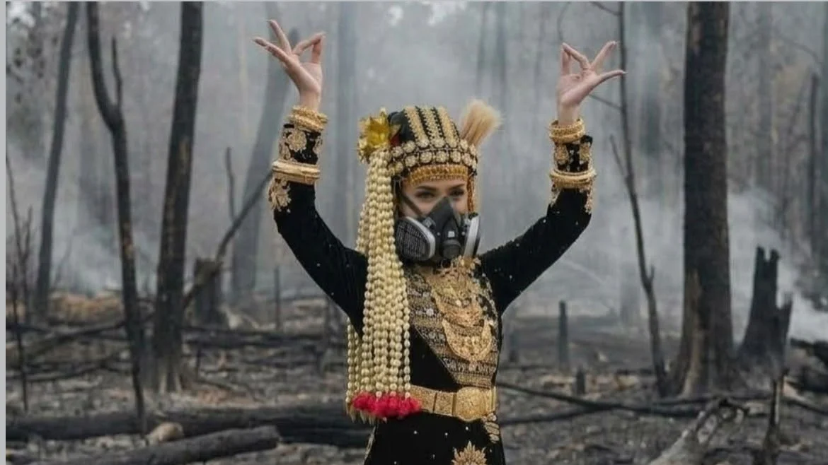 Potret pertunjukan teatrikal sebagai bentuk kritik kebakaran hutan di Jambi dan Palembang