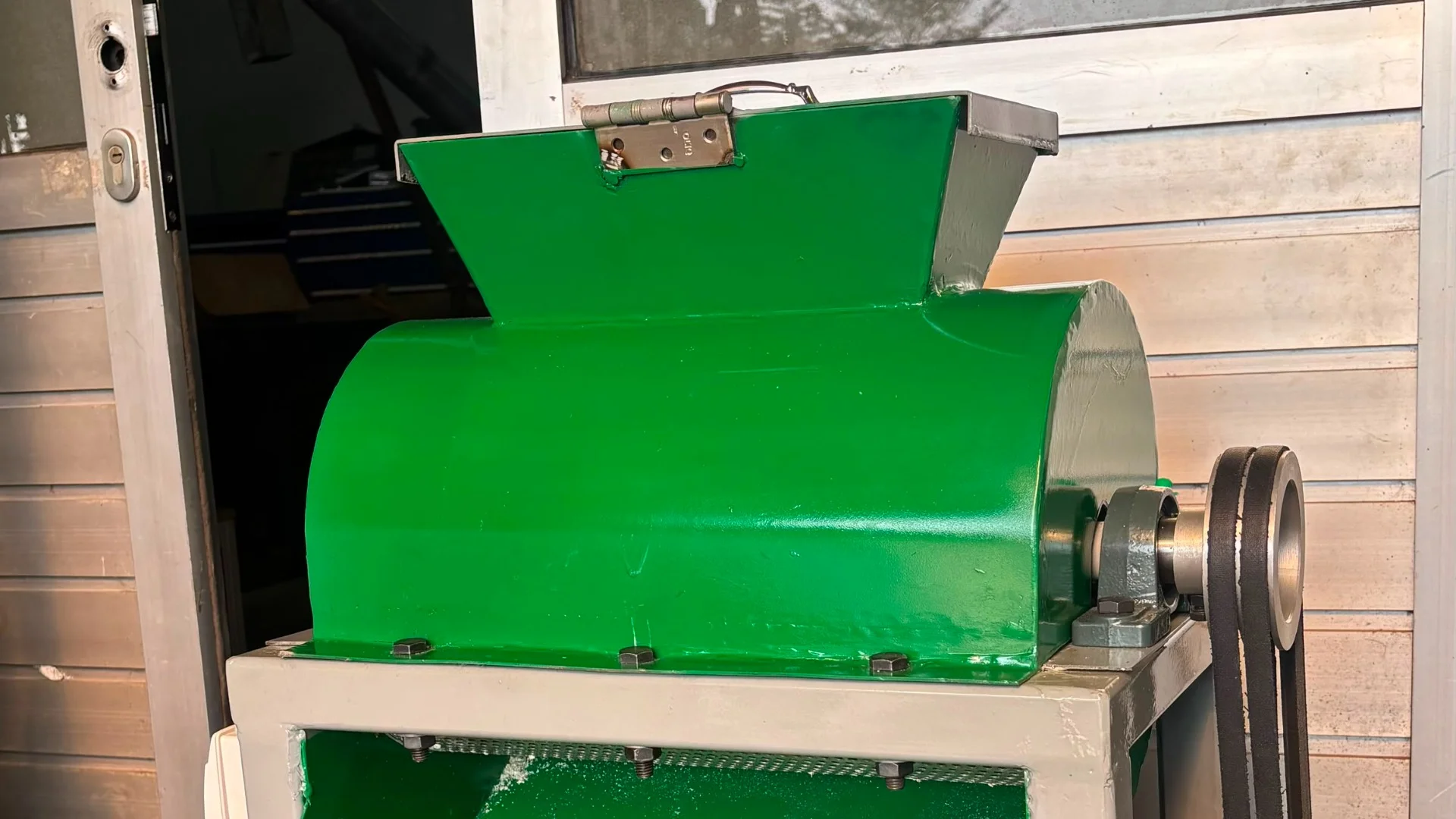 Mesin BioShredder karya Mahasiswa Politeknik Manufaktur Bandung
