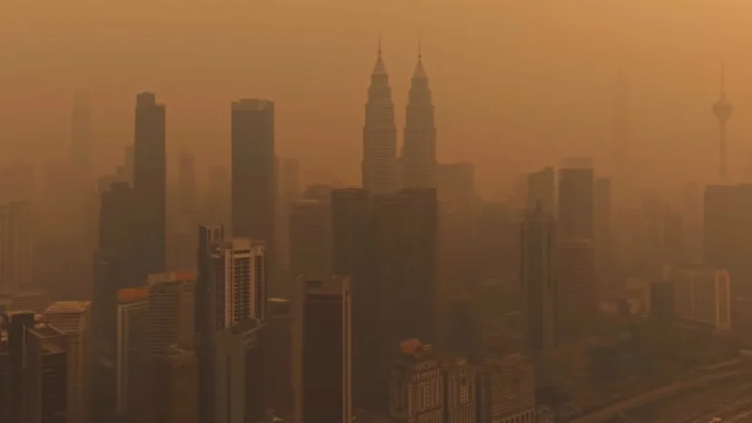 Dampak Karhutla Meluas ke Malaysia, Puluhan Wilayah Hadapi Udara Tidak Sehat