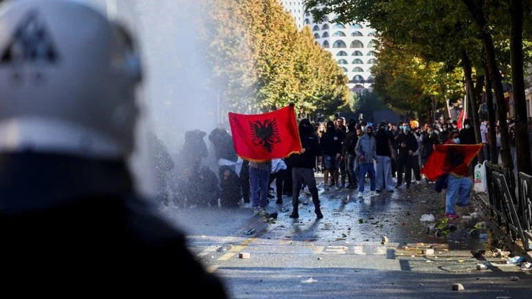 Ribuan Mahasiswa Albania Turun ke Jalan, Desak Perdana Menteri Mundur