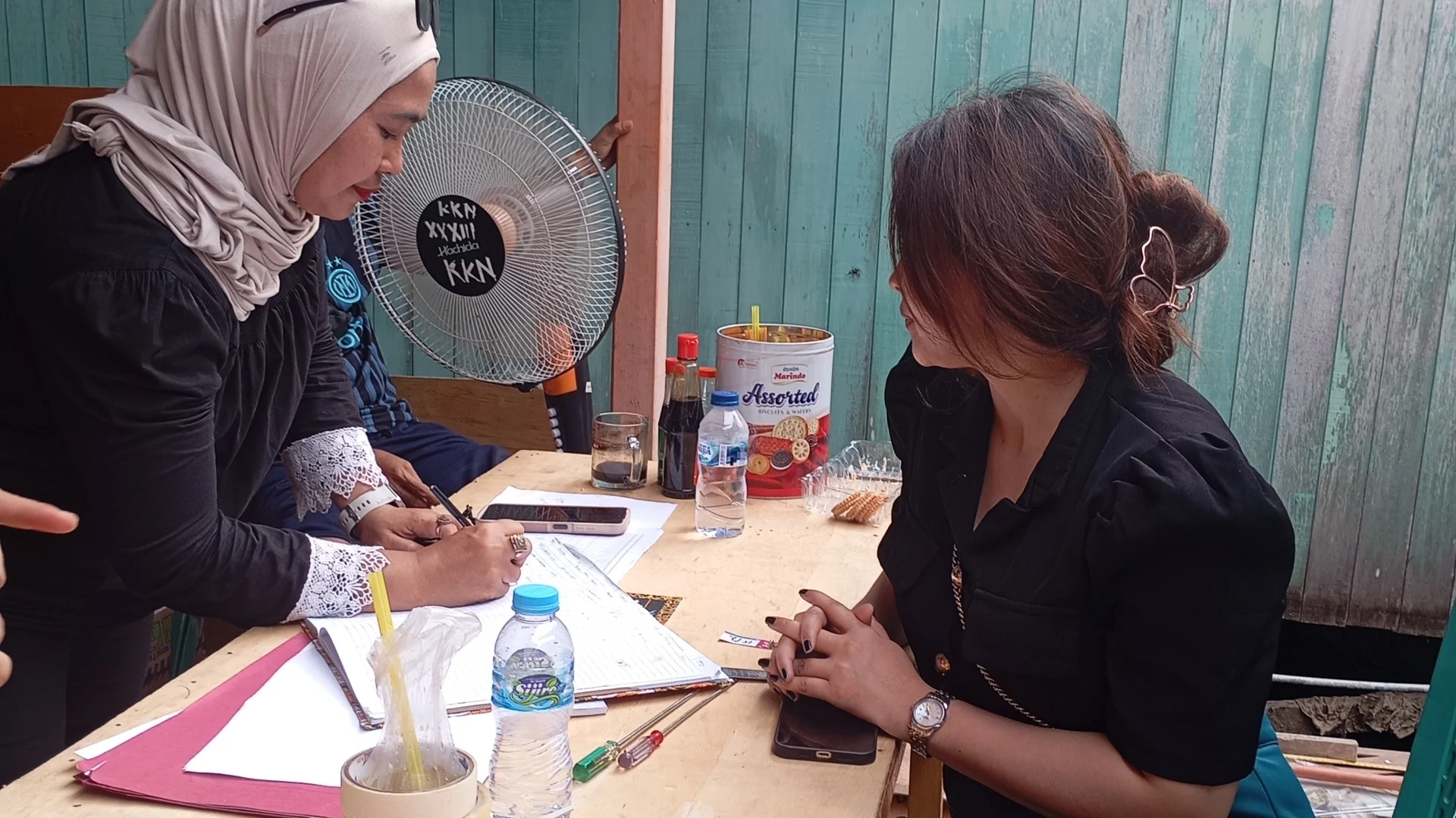 Kiki Amelia, Founder KPPS di Posko Penanggulangan Bencana Kelurahan Loa Ipuh.