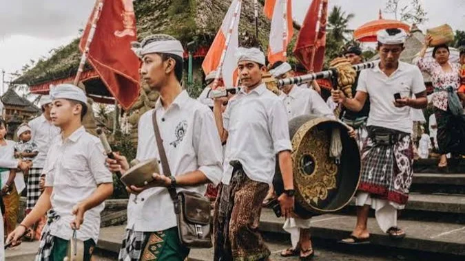Udeng (Ikat Kepala Khas Bali)