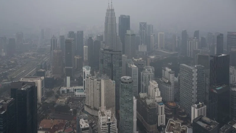 Potret kabut asap menyelimuti Kuala Lumpur Malaysia